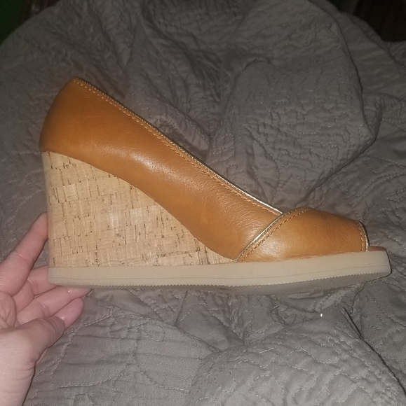 Micheal kors peep toe wedges - Picture 3 of 3